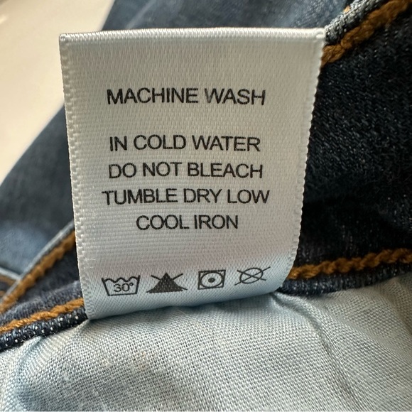 Judy Blue Boyfriend Fit Jeans Distressed Destroyed Medium
Wash 3, 26 JB8284MD - Picture 8 of 8